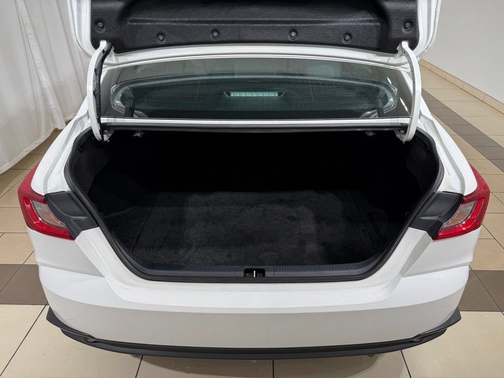 Used 2025 Toyota Camry SE FWD image 11