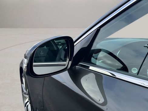 Used 2025 Genesis G70 2.5T image 26