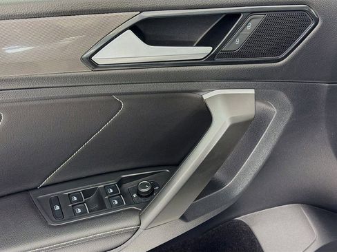 Certified 2023 Volkswagen Tiguan SE w/ Panoramic Sunroof Package image 18