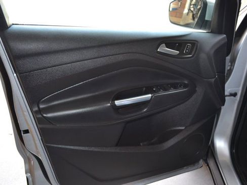 Used 2017 Ford Escape SE image 17