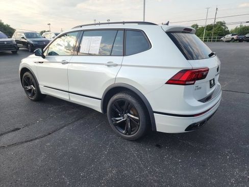 Certified 2023 Volkswagen Tiguan SE R-Line AWD/4WD image 35