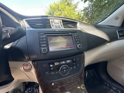 Used 2015 Nissan Sentra SL w/ SL Premium Package FWD image 29