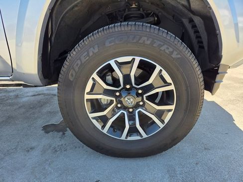 Used 2022 Toyota Tacoma TRD Sport w/ TRD Premium Sport Package RWD image 16