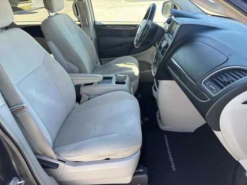Used 2011 Chrysler Town & Country Touring w/ Security Group image 15