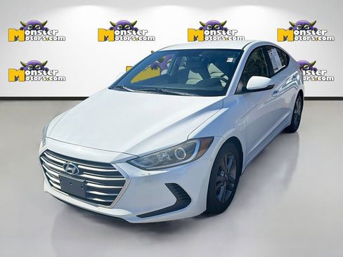 Used 2017 Hyundai Elantra SE image 1