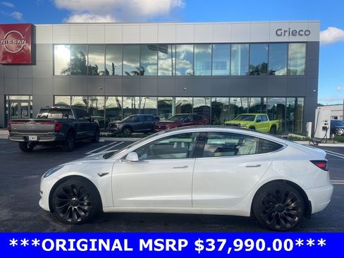 Used 2020 Tesla Model 3 Standard Range image 1
