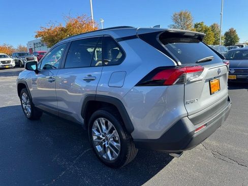 Used 2025 Toyota RAV4 XLE Premium image 5