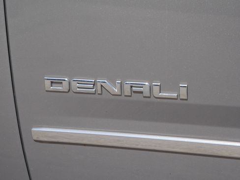 Used 2019 GMC Yukon Denali w/ Open Road Package image 16