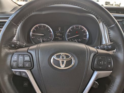 Used 2015 Toyota Highlander XLE image 24