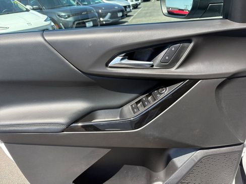 Used 2025 Chevrolet Equinox LT FWD image 18