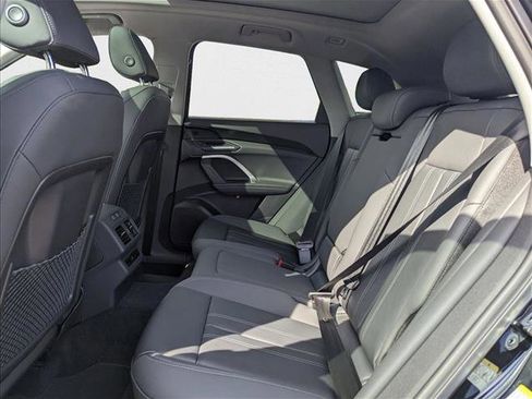 New 2025 Audi Q5 Premium image 17