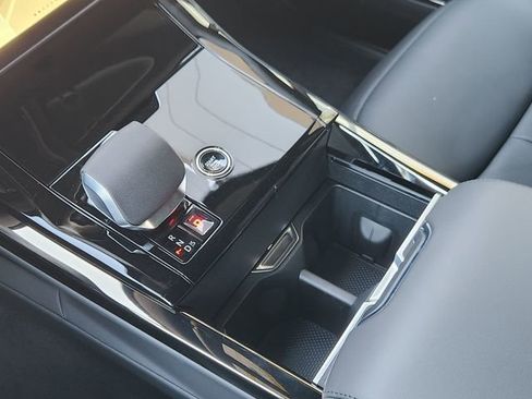 Used 2026 Land Rover Range Rover Sport SE image 21