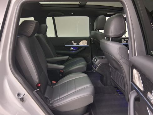 Used 2025 Mercedes-Benz GLS 450 4MATIC image 38