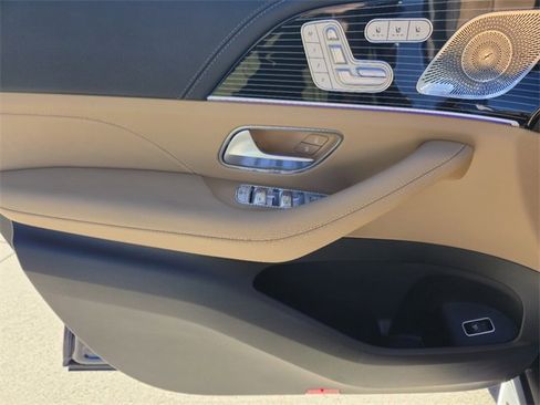 Used 2024 Mercedes-Benz GLS 450 4MATIC image 22