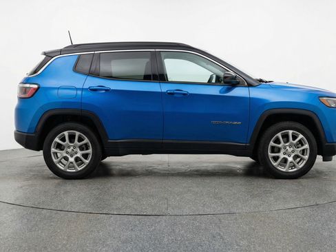 Used 2025 Jeep Compass Limited image 11