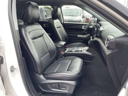 Certified 2022 Ford Explorer Limited w/ Equipment Group 301A AWD/4WD image 22