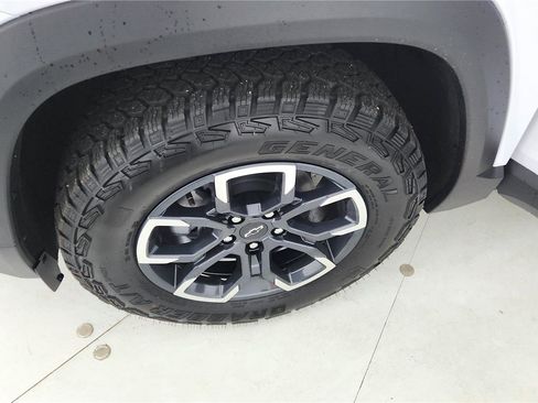 New 2026 Chevrolet Equinox ACTIV w/ Convenience Package III image 48