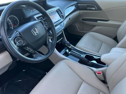 Used 2016 Honda Accord Touring image 10
