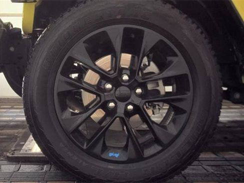 Used 2023 Jeep Wrangler Unlimited Sahara AWD/4WD image 7