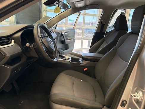 Used 2025 Toyota RAV4 XLE FWD image 25
