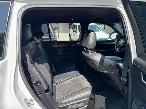 Used 2023 Jeep Grand Cherokee L Laredo AWD/4WD image 12