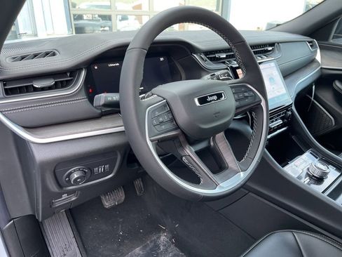 New 2025 Jeep Grand Cherokee Limited w/ Black Appearance Package image 3