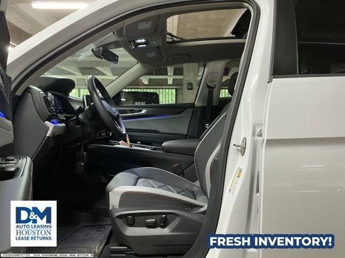 Used 2024 Volkswagen Atlas Peak Edition SE image 7