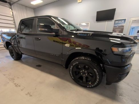 New 2026 RAM 1500 4x4 Crew Cab image 8