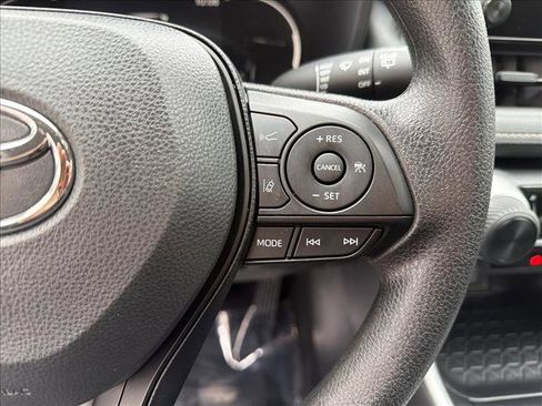 Used 2025 Toyota RAV4 LE AWD/4WD image 16