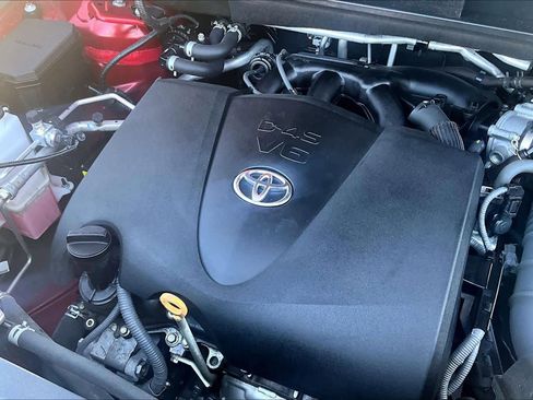 Used 2020 Toyota Highlander XLE image 31