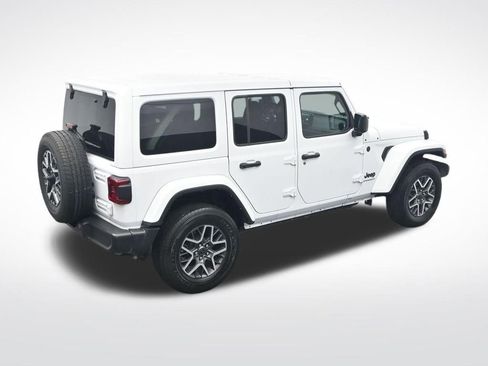 Used 2025 Jeep Wrangler Unlimited Sahara AWD/4WD image 28