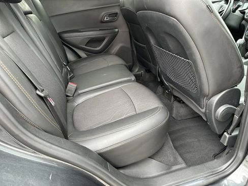 Used 2018 Chevrolet Trax LT w/ LT Convenience Package FWD image 34