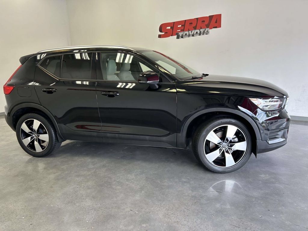 Used 2019 Volvo XC40 T5 Momentum AWD/4WD image 2