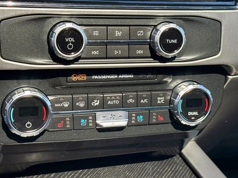 Used 2022 Ford F350 Platinum AWD/4WD image 24
