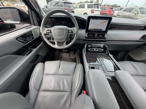 Used 2018 Lincoln Navigator Reserve w/ Technology Package AWD/4WD image 15