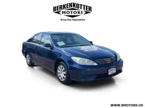 Used 2005 Toyota Camry LE FWD image 1