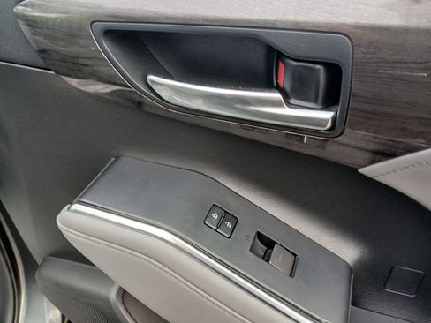 Used 2020 Toyota Highlander Platinum image 28