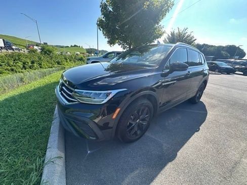 Used 2024 Volkswagen Tiguan SE w/ Panoramic Sunroof Package AWD/4WD image 4
