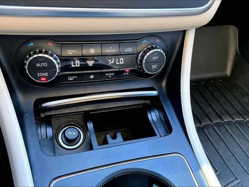 Used 2018 Mercedes-Benz GLA 250 4MATIC image 30