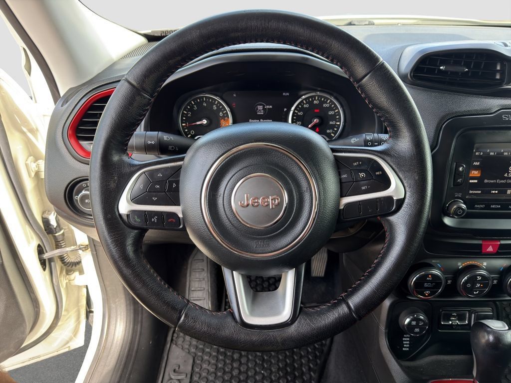 Used 2017 Jeep Renegade Trailhawk AWD/4WD image 10