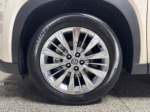 Used 2024 Toyota Grand Highlander Platinum image 4