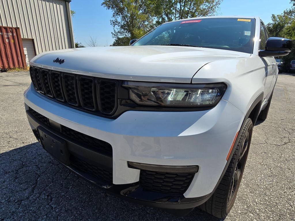 Used 2023 Jeep Grand Cherokee L Limited w/ Black Appearance Package AWD/4WD image 12