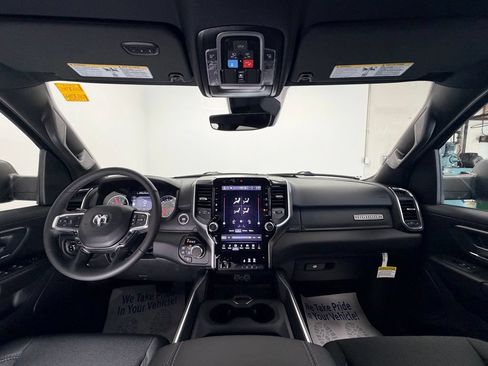 New 2026 RAM 1500 4x4 Crew Cab image 10