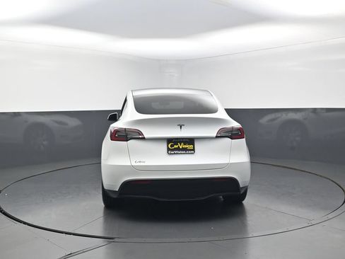 Used 2024 Tesla Model Y 2WD image 35