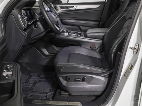 Used 2024 Volkswagen Atlas Cross Sport SE image 24