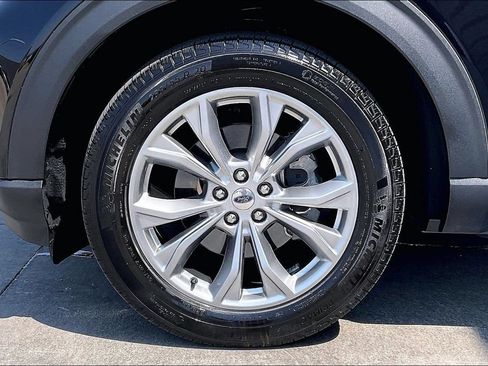 Used 2024 Ford Explorer XLT w/ Equipment Group 202A AWD/4WD image 9