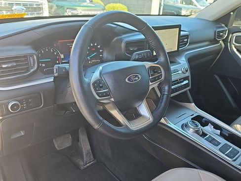 Used 2022 Ford Explorer XLT w/ Equipment Group 202A image 11