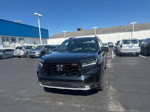 Used 2024 Honda Pilot TrailSport image 2
