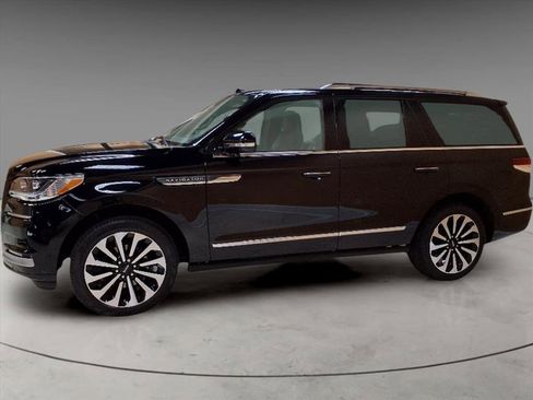 New 2023 Lincoln Navigator Reserve image 2