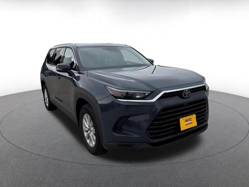 Used 2025 Toyota Grand Highlander FWD image 3